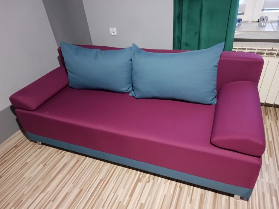 Sofa rozkładana polecam fajne poduchy