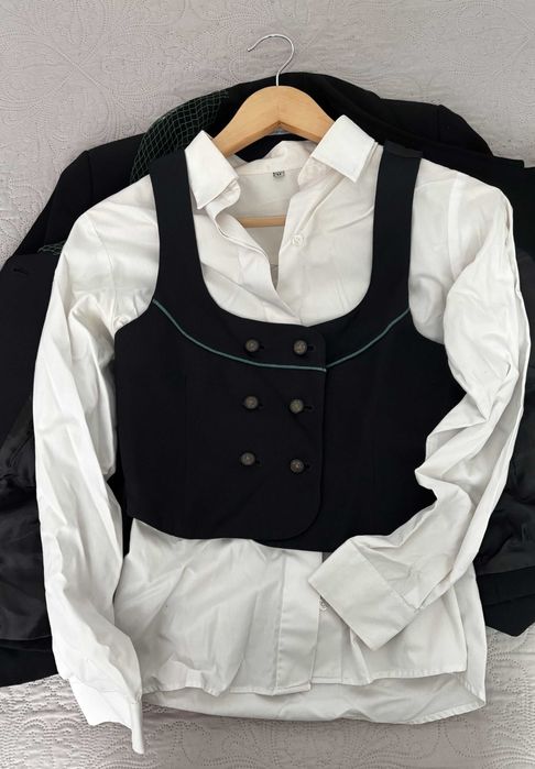 Traje Académico Feminino - Universidade de Aveiro