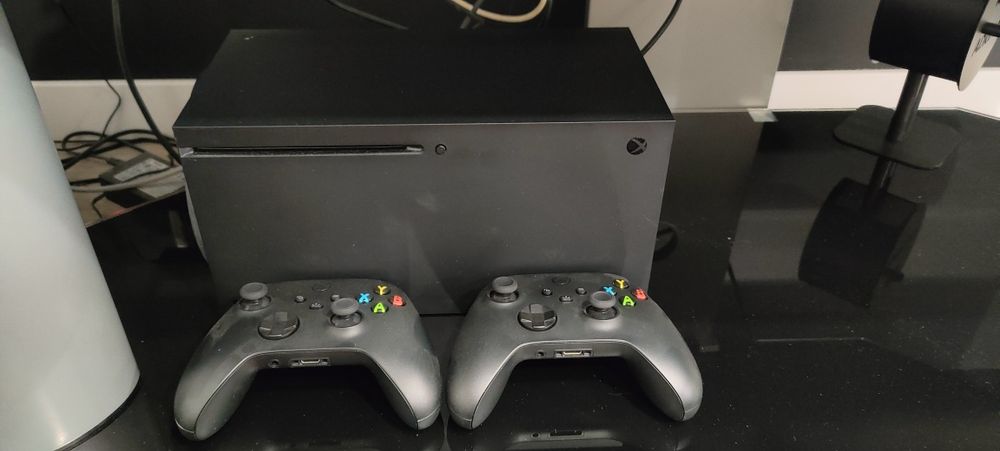 Xbox series X + 2 pady