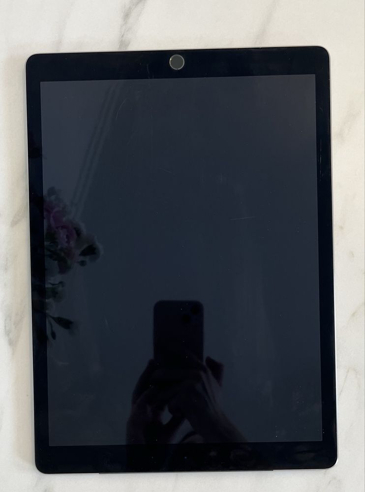 IPad Pro (12.9 inch) A1652 w dobrym stanie, wszystko działa