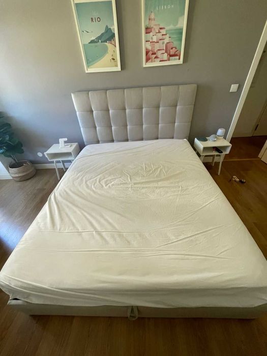 Cama Queen box com cabeceira Cinza claro 190 x 160