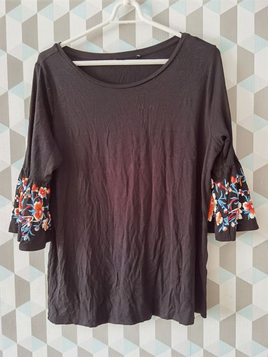 Bluzka czarna z ozdobnymi rękawami L