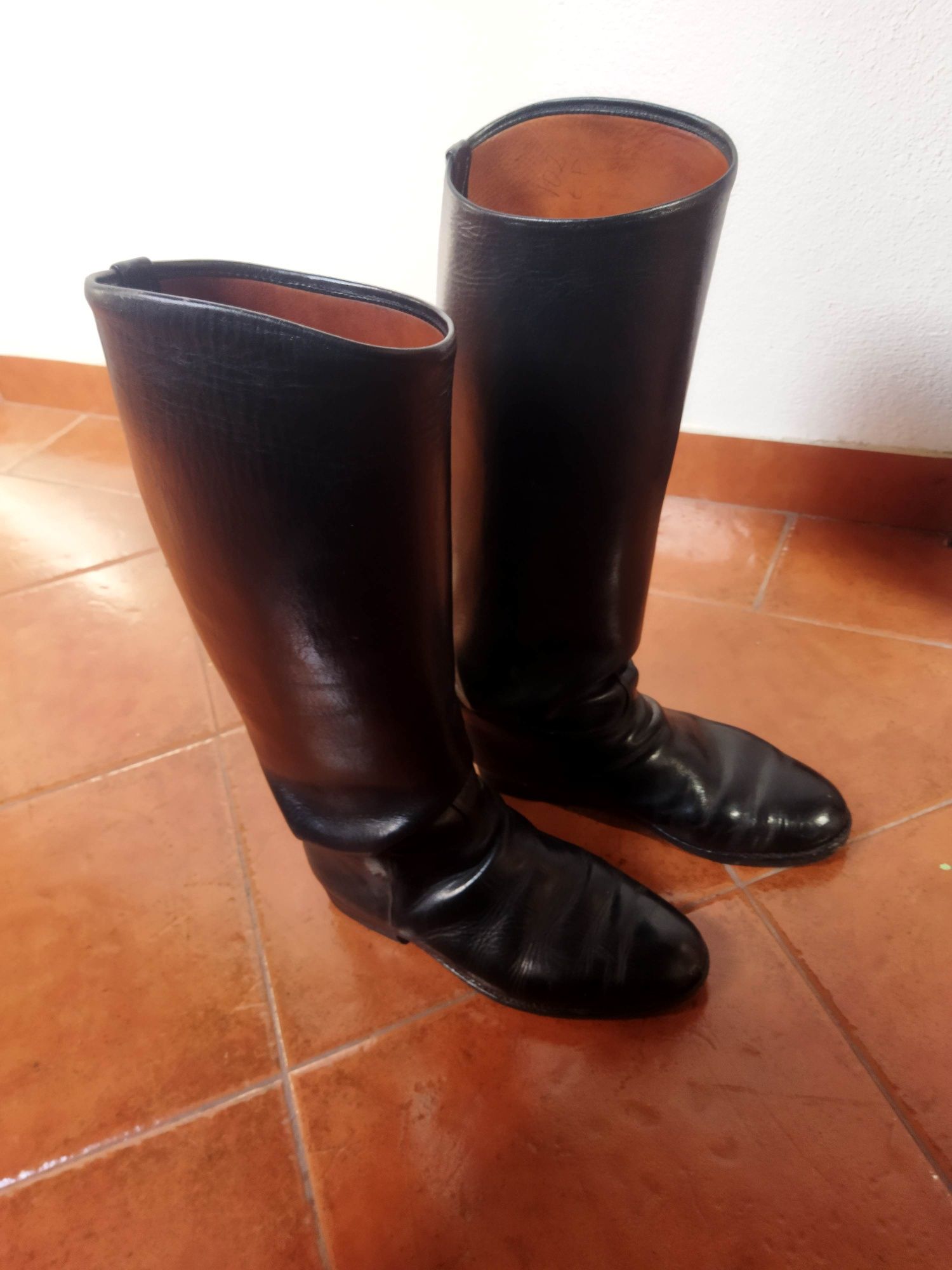 Botas cavalaria modelo GNR, em bom estado