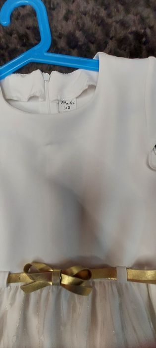 Śmietankowa sukienka 140