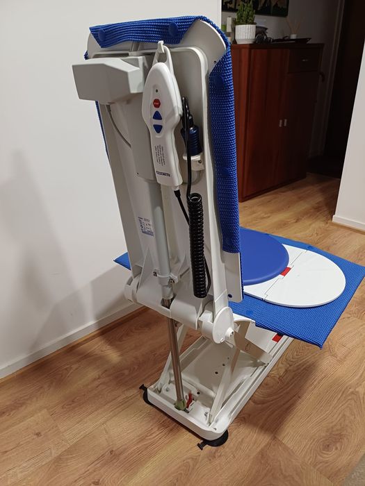 Cadeira eletrica para apoio de duche na banheira
