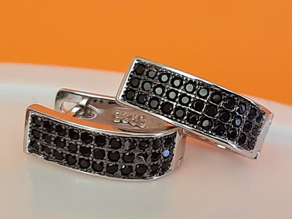 Srebrno czarne kolczyki z zapięciem angielskim p.925