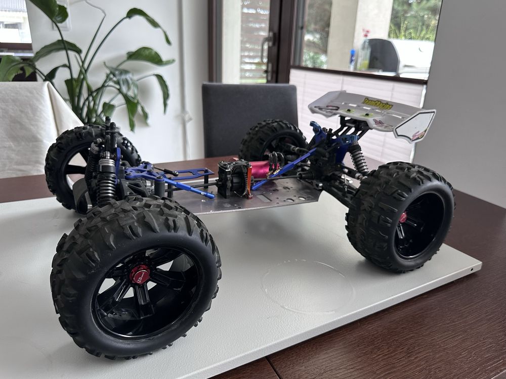 Model rc 1/8 podwozie