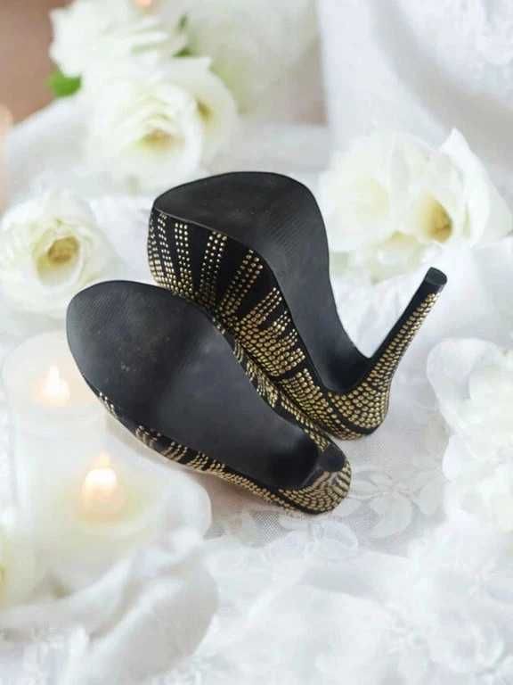Bardzo wysokie szpilki złote z cekinami high heels obcasy czarne