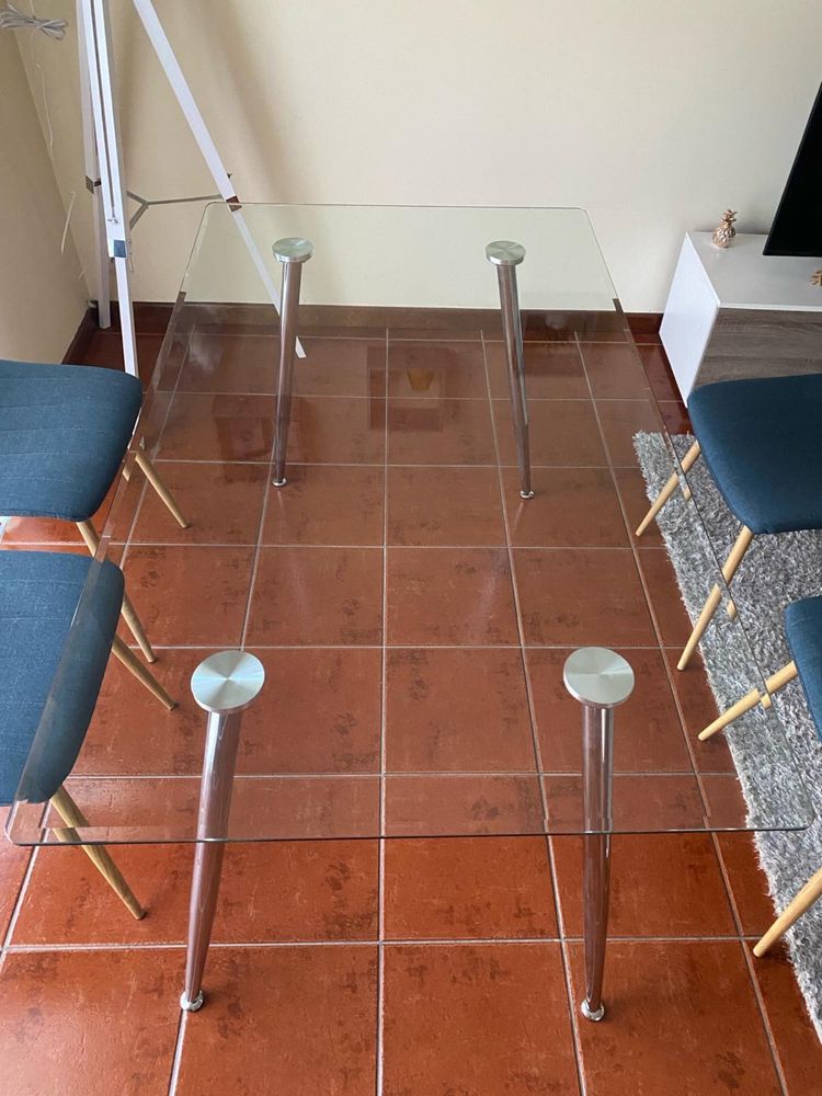 Mesa da sala e cadeiras