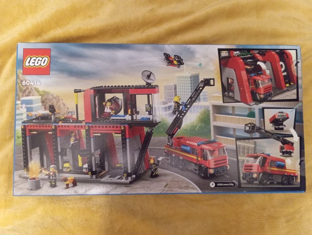 LEGO City 60414 Remiza Strażacka z wozem strażackim