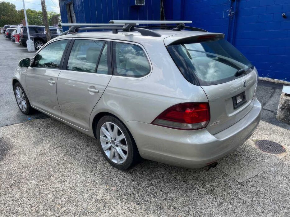 Volkswagen Jetta      2013