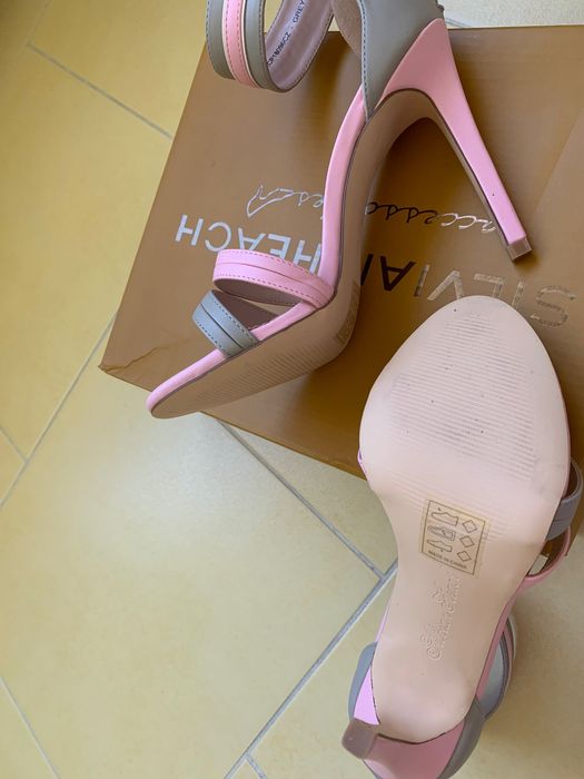 Продаю новые босоножки Silvian Heach