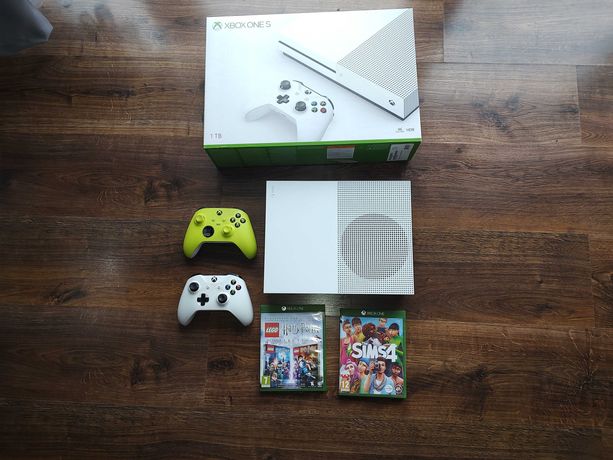 Xbox One S 1 TB+ 2 pady, Simsy 4, LEGO Harry Potter