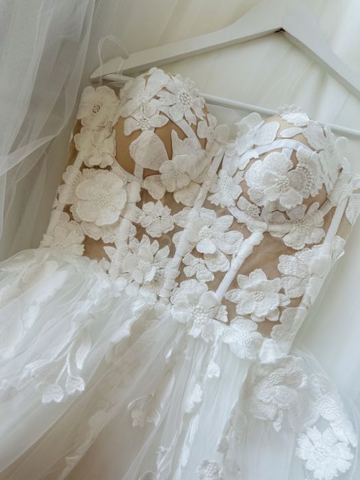 Nowiutka sukienka ślubna