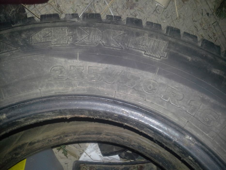 Dwie opony Michelin 4#4 235/70/16 M+S 8 mm