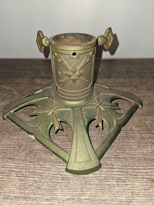 Stary stojak pod choinkę