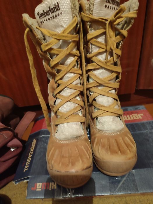 Зимові сапоги на дівчинку.