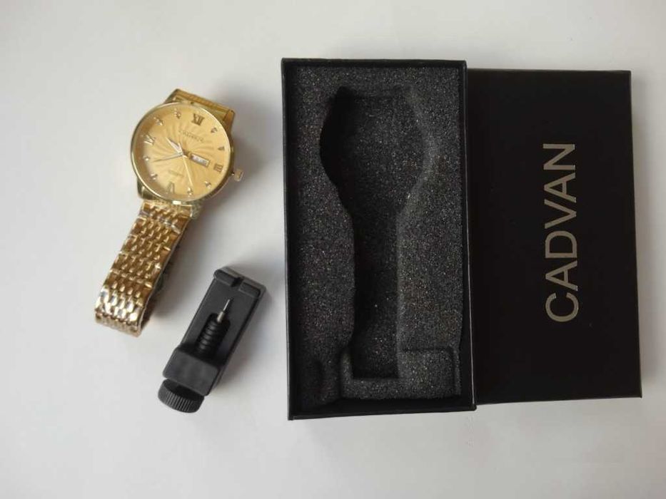 Kwarcowy zegarek męski klasyczny złoty 42mm Cadvan do garnituru luma