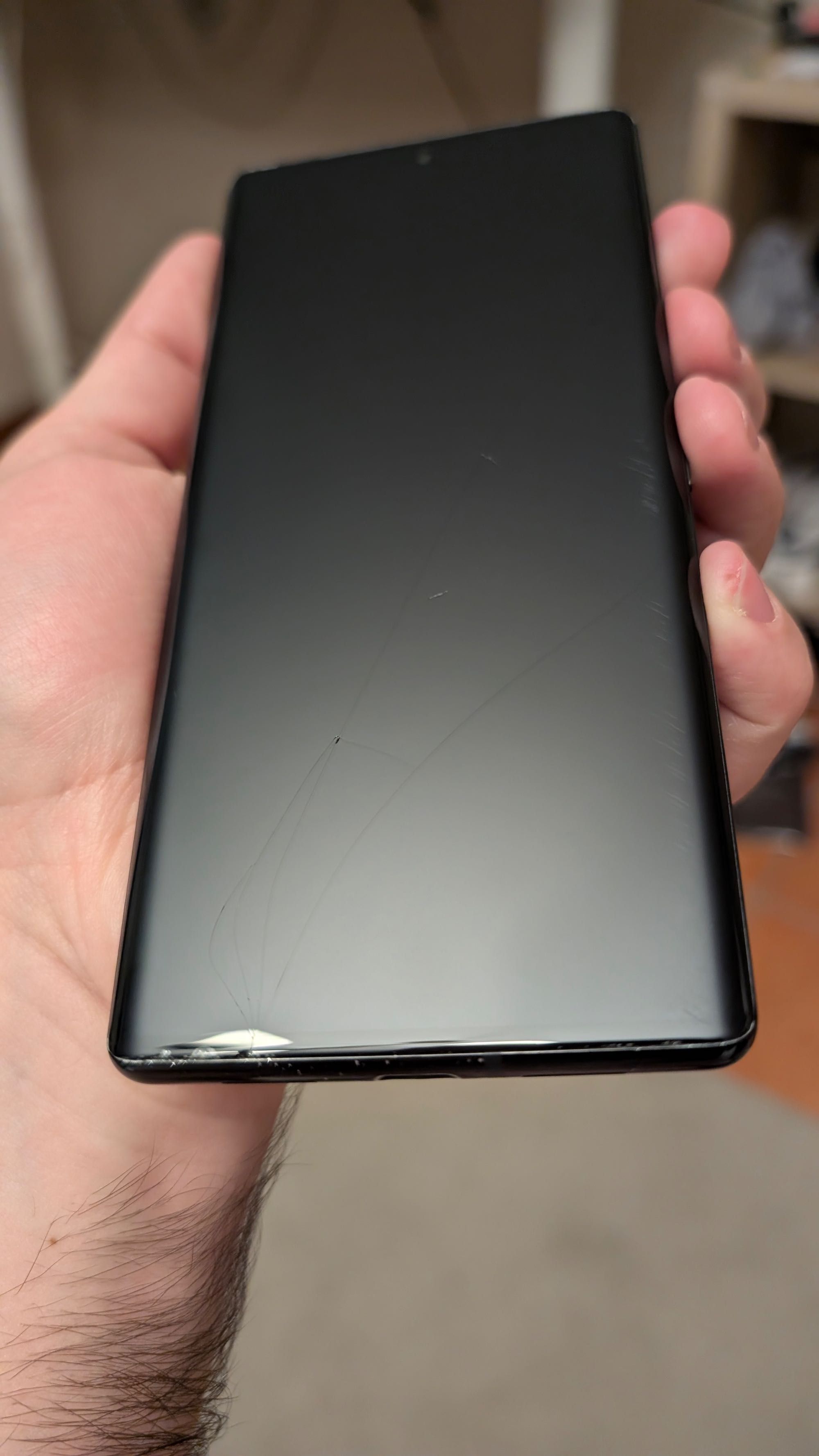 Pixel 6 Pro com vidro rachado