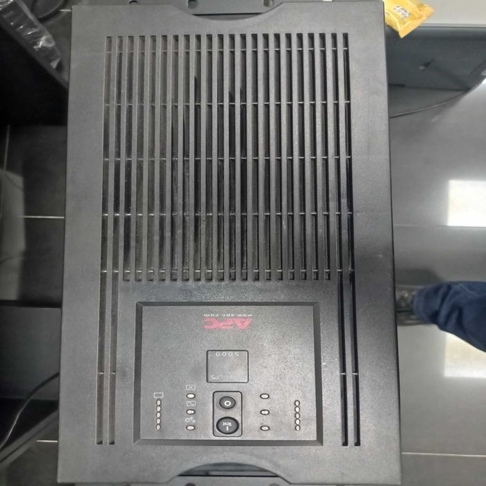 ИБП APC Smart-UPS 5000VA (SUA5000RMI5U)