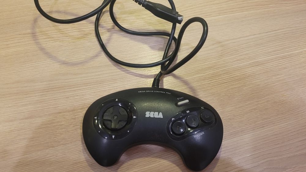 Pad joystick sega megadrive Amiga 500 600 a1200 sprawny 100%