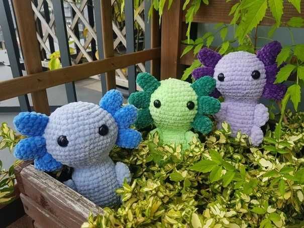 pluszowy aksolotl, handmade maskotka amigurumi