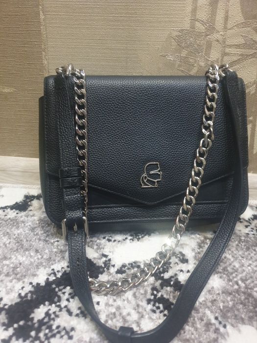Продам сумочку Karl Lagerfeld. Шкіряна.
850 грн