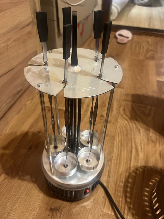 Електрична шашличниця Grunhelm GSE 10