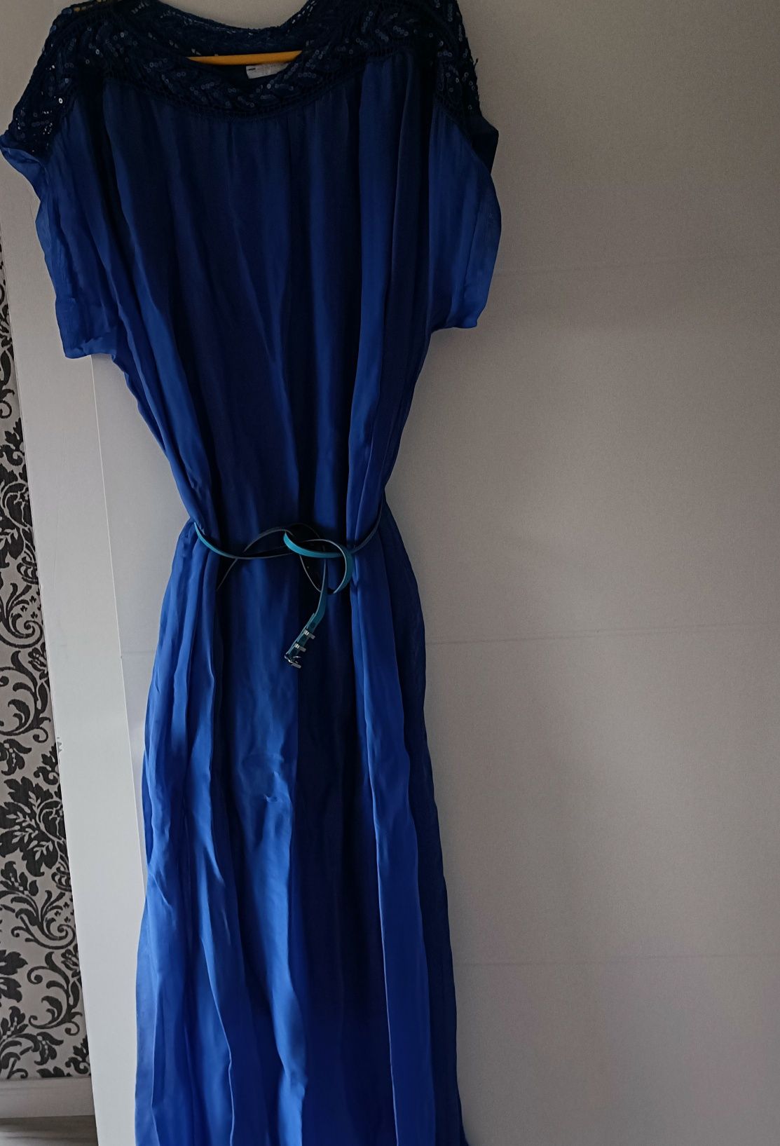 Sukienka niebieska długa