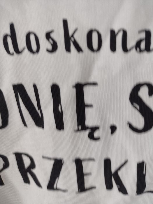 Biała koszulka z napisem