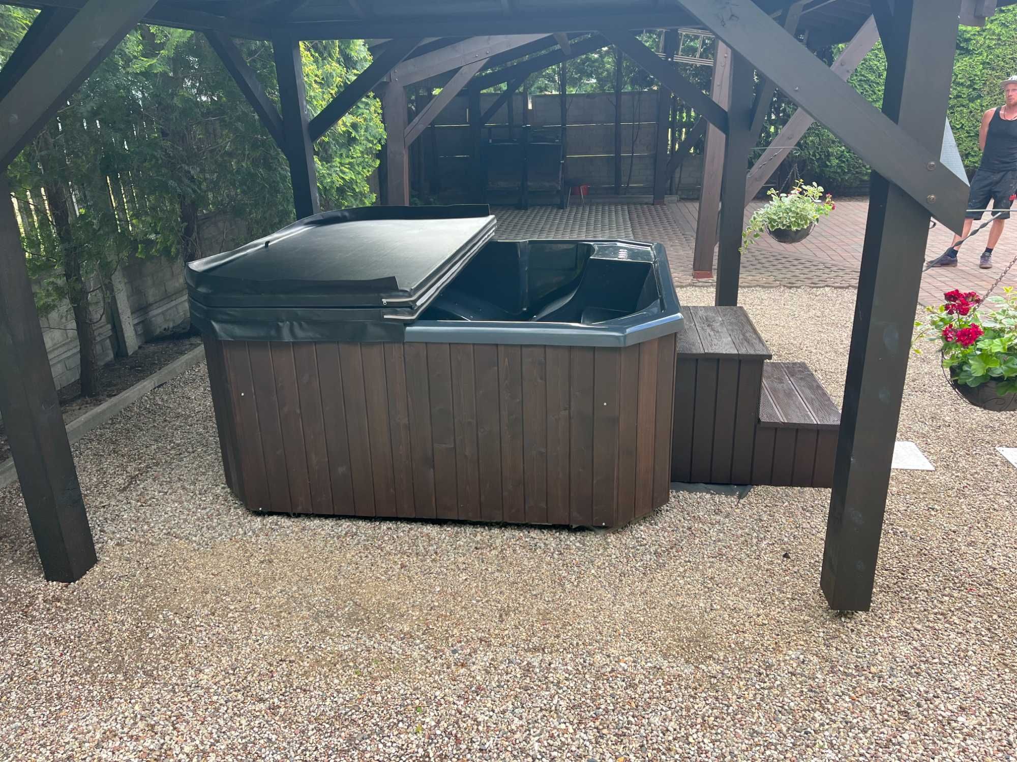 Całoroczne NOWE JACUZZI dla 5 osób bogate wyposażenie 202x192x80cm