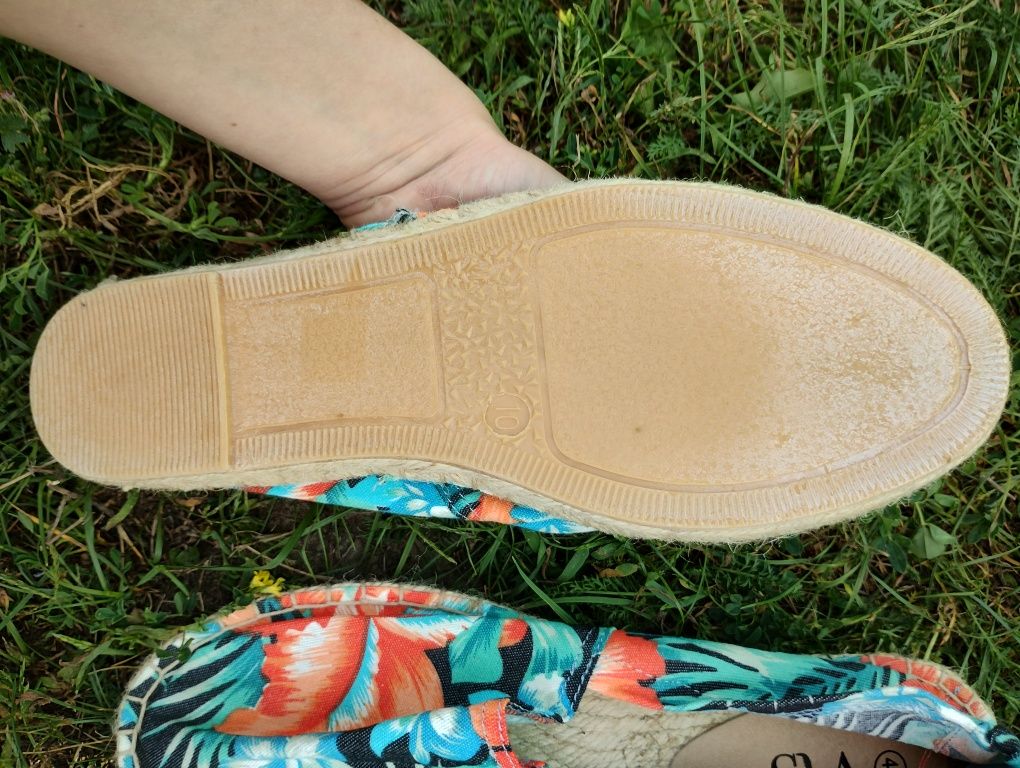 Espadryle trampki VRS nowe
Rozmiar 41
Długość wkładki 26 cm