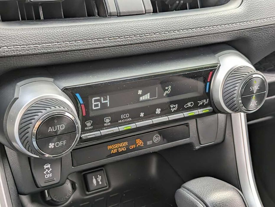 Toyota RAV4 Hybrid LE      2019