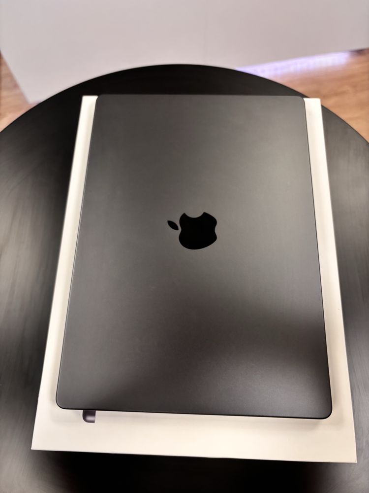 Macbook Pro M4 (16GB RAM, 512GB)