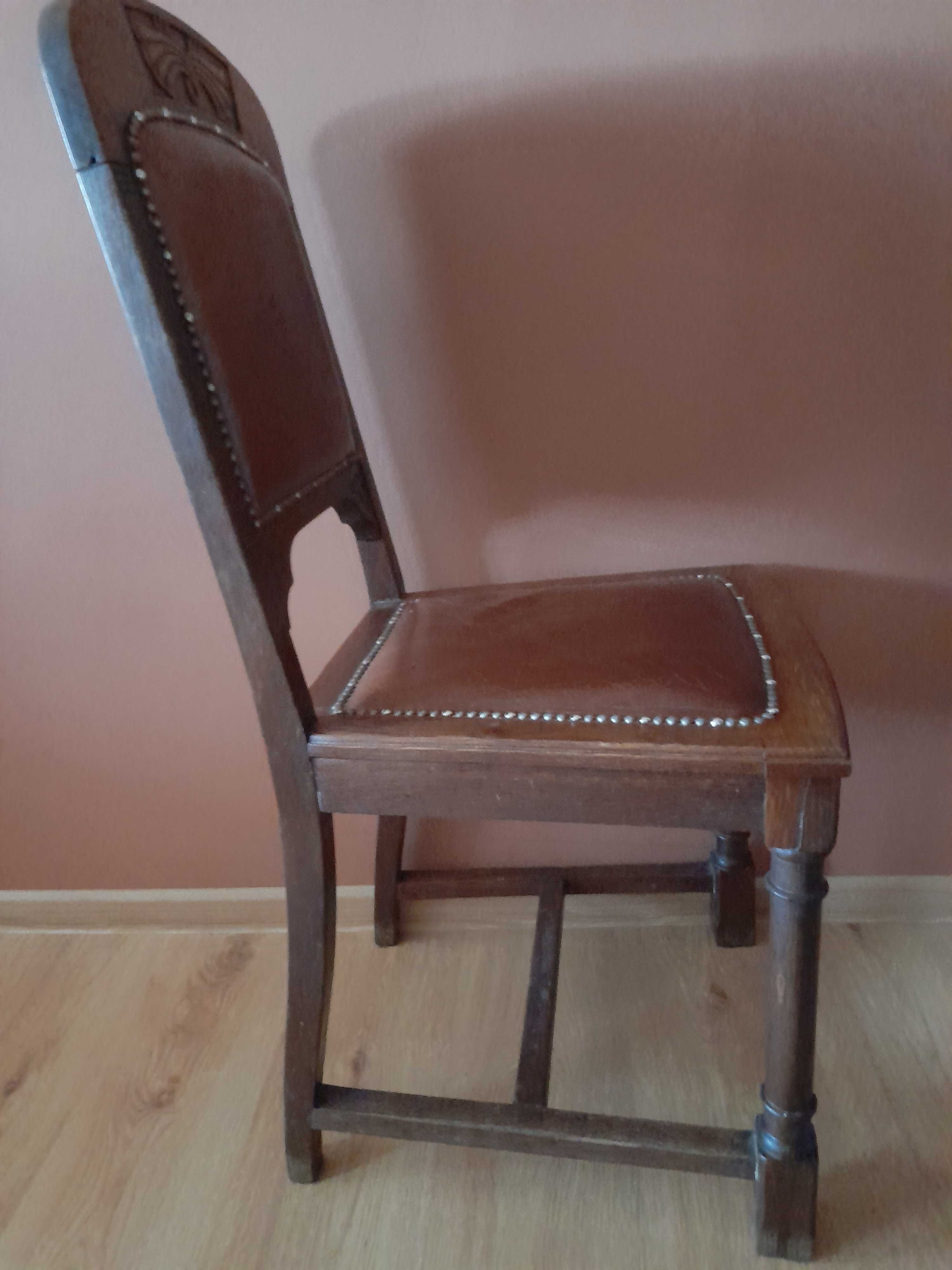 Krzesła ze skórzanym siedziskiem i oparciem