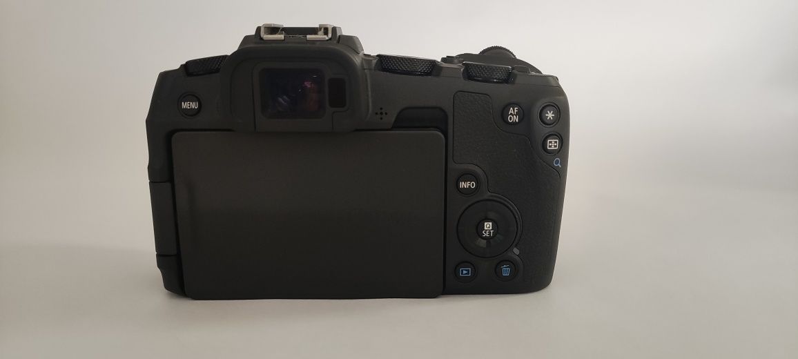 Canon EOS RP Full-Frame, como nova (menos de 400 disparos)