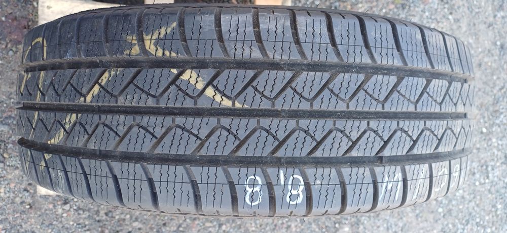 GOODYEAR 205/65R16C 107/105 T , pojedyńcza opona wielosezonowa .