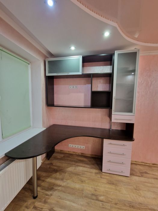 Стіл кутовий комп’ютерний/ письмовий