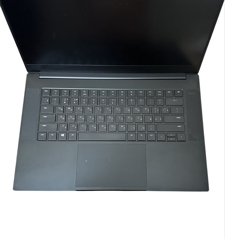 Razer i7-10750H 6ядер/GTX 1660 TI 6GB/32gb ddr4/512gb ssd/15’6 Full HD