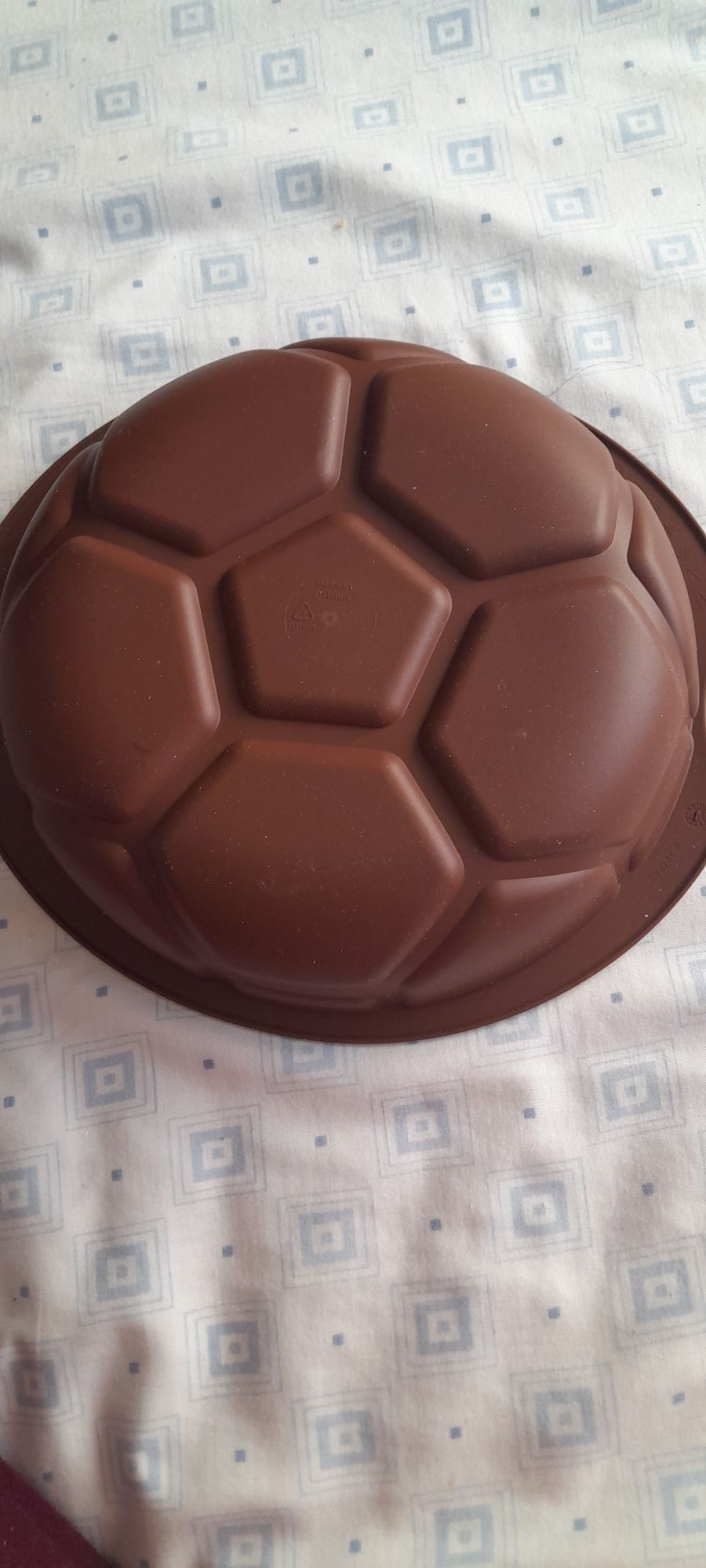 Forma de silicone Bola em Tupperware (Castanha)