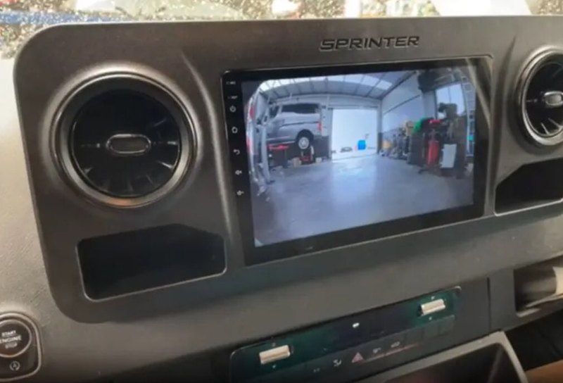 Rádio Android 10" Mercedes Sprinter 2018-25 CarPlay/Auto GPS 2/32GB