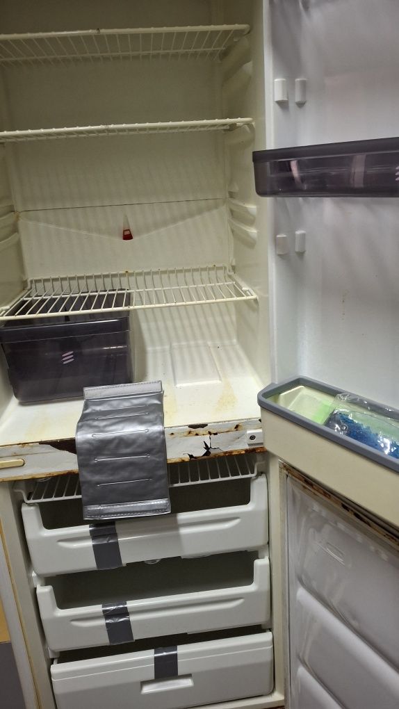 Frigorífico combinado marca Ignis , a funcionar bem.
