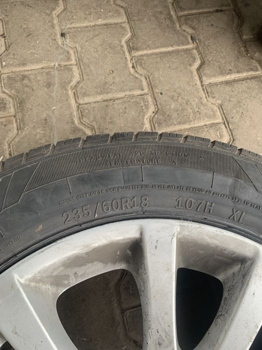 Продам комплект 235/60/18