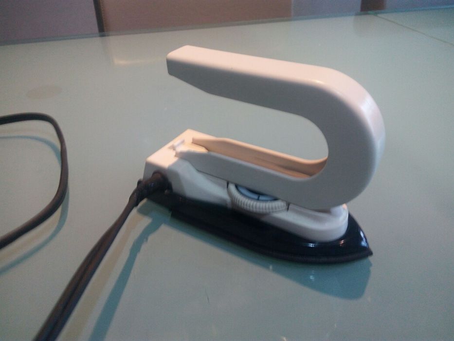 Ferro de engomar prático para viagem