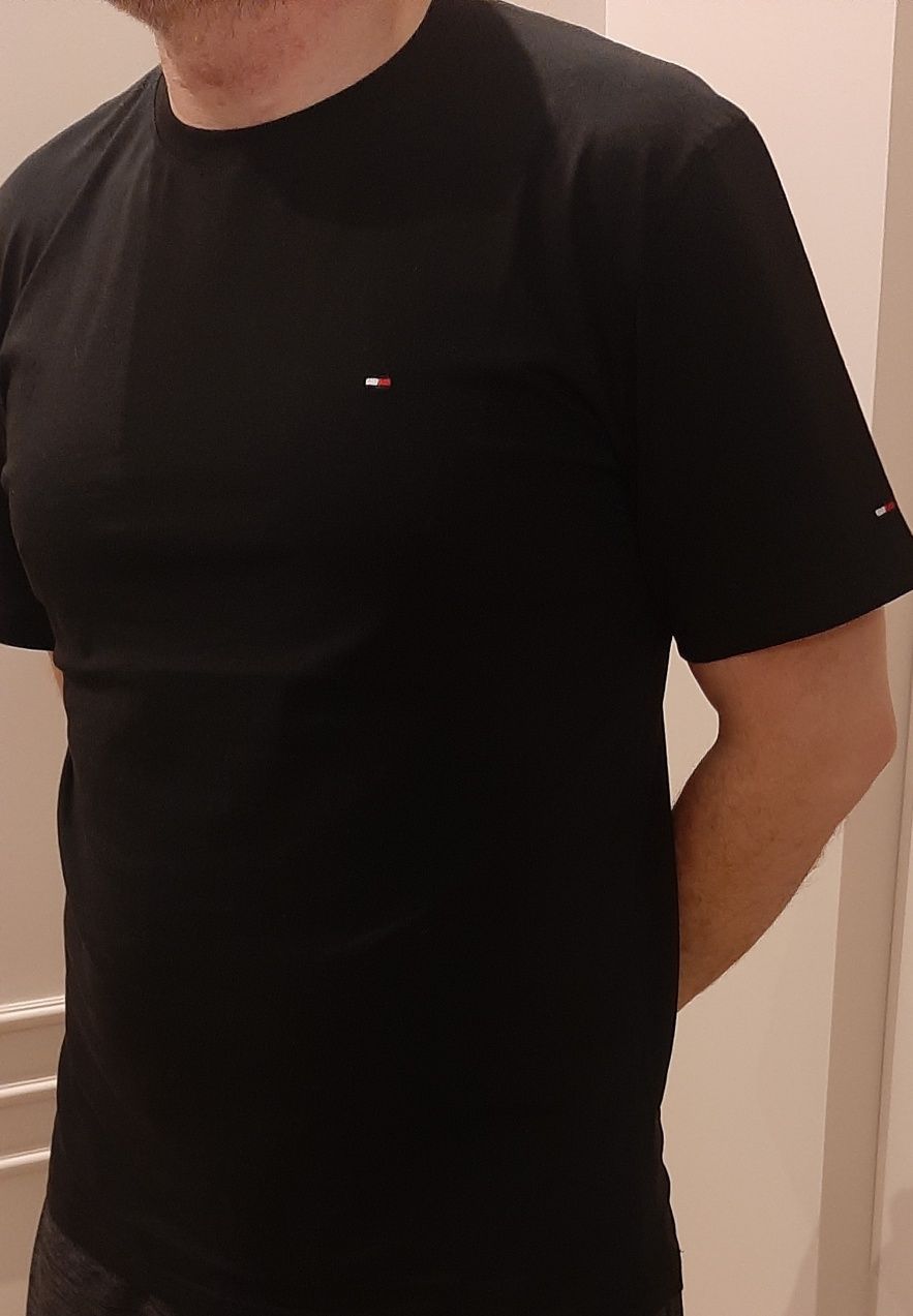 Czarny T-shirt Tommy Hilfiger logo Jakość premium