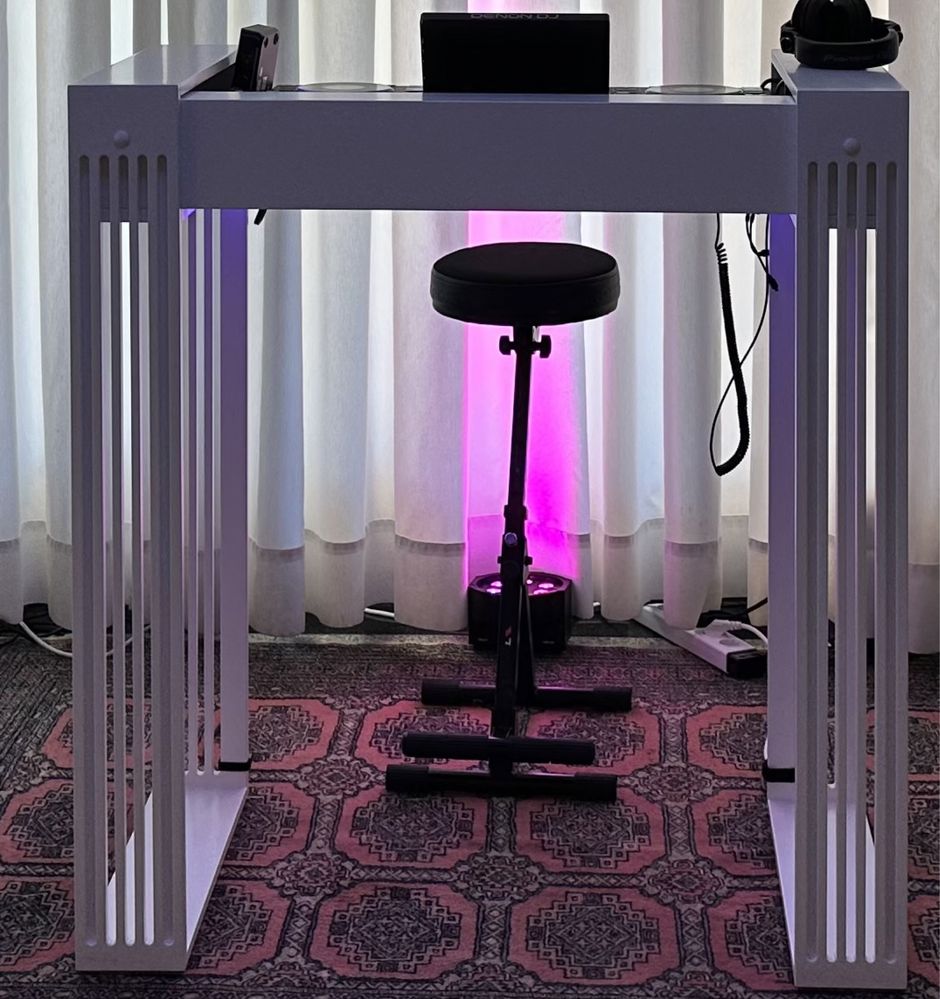 Cabine DJ / Balcão Recepção / Led com comando