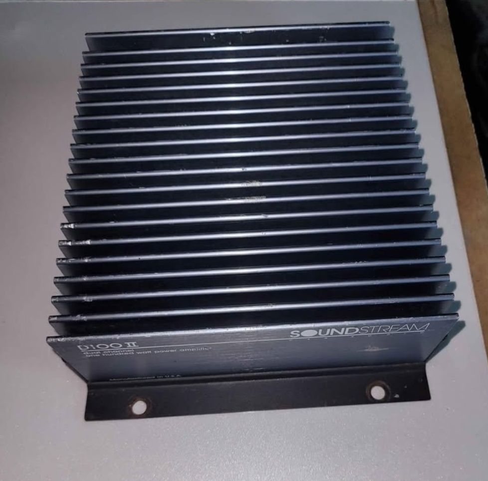 Soundstream D100II wzmacniacz samochodowy 2 kanałowy bardzo dobry