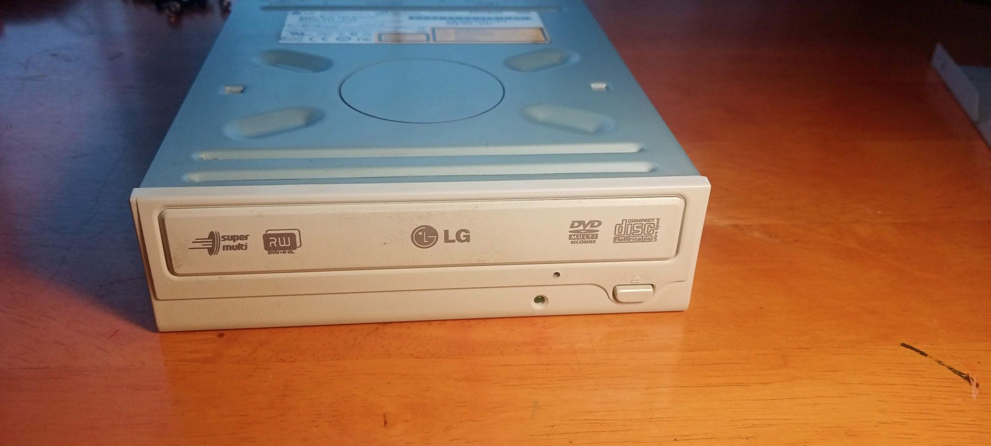 LG дисковод Super Multi DVD Rewriter

MODEL:GSA-H12N

MODEL:GSA-H12N