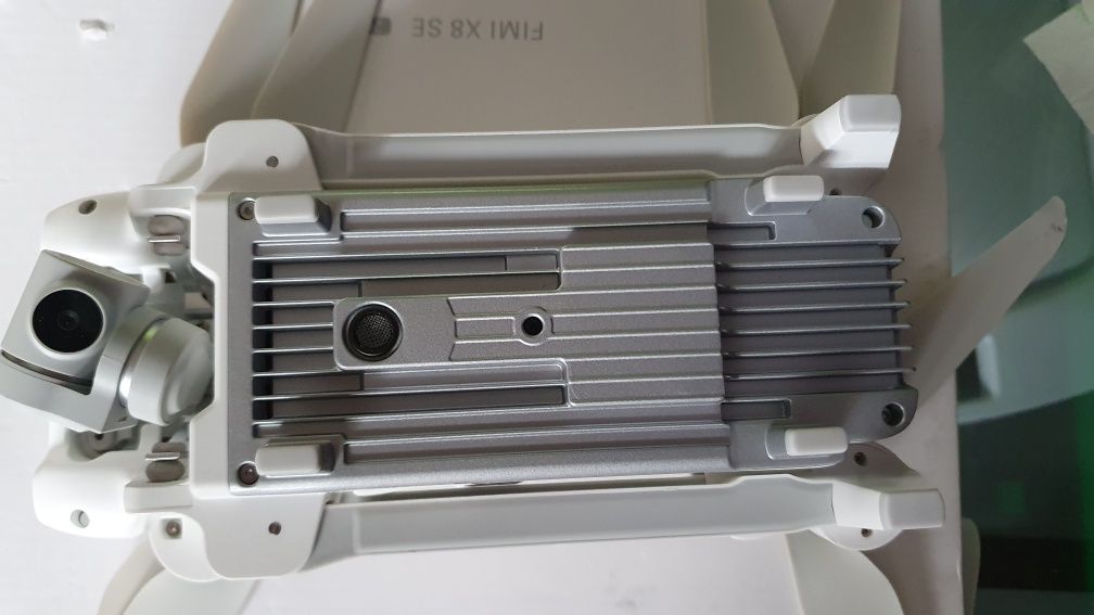 Dron Xiaomi Fimi X8 SE 2020 + dodatki