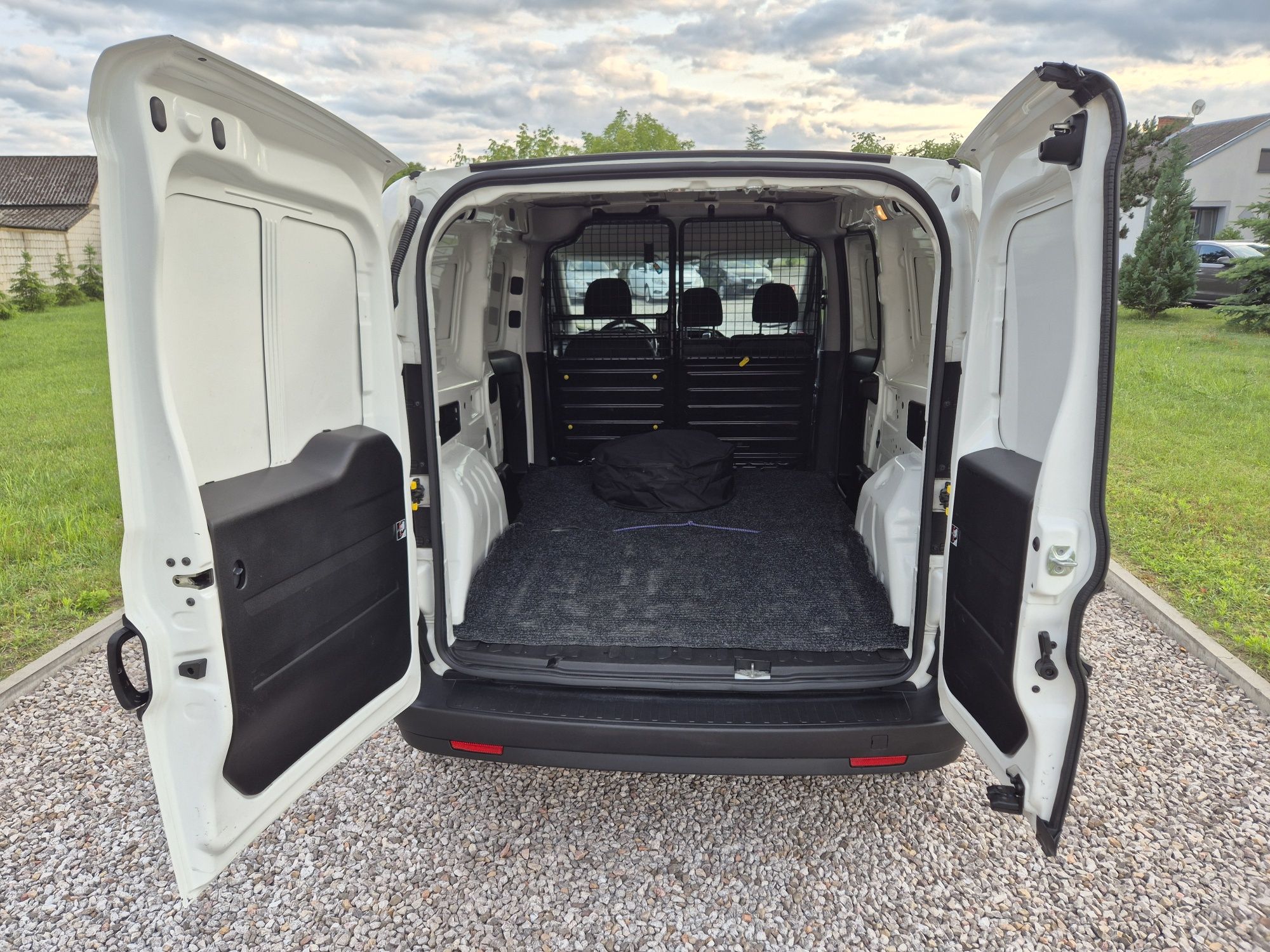FIAT DOBLO MAXI 1.4 16V + GAZ LPG / 2018/2019 / VAT 23% / klimatyzacja